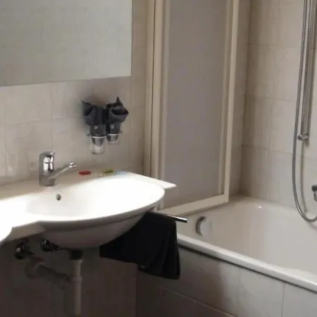 Herrschaft 4 Bett By Interhome