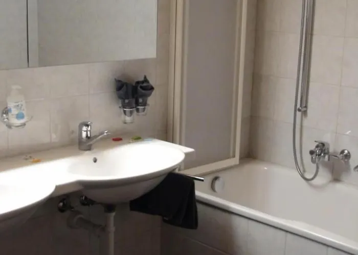 Herrschaft 4 Bett By Interhome